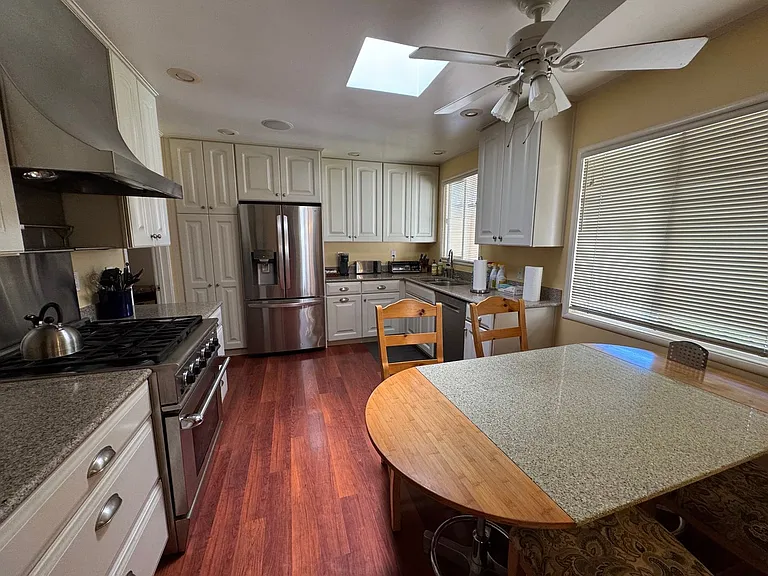 1443 Beacon Ave — Photo 5