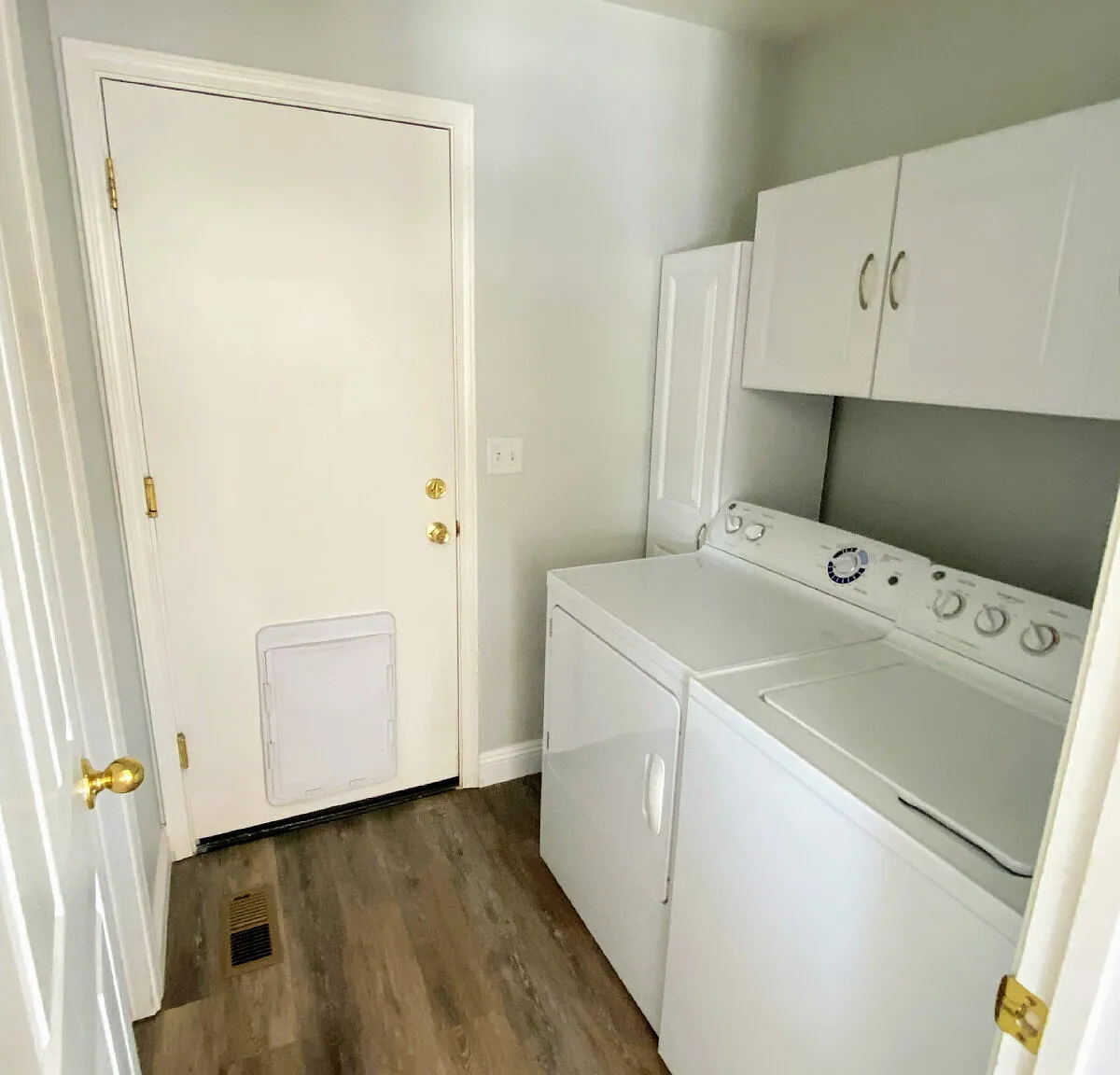 3 bed, 2.0 bath, 1297 sqft, $2,150 — Photo 4