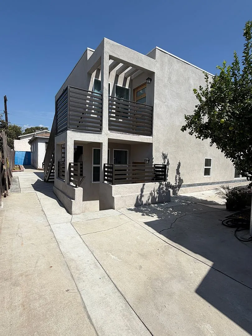 1045 Sonora Ave — Photo 2