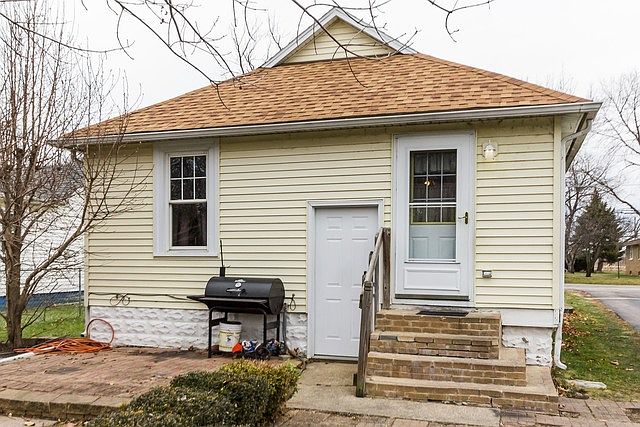 2nd image of 210 E 3rd St