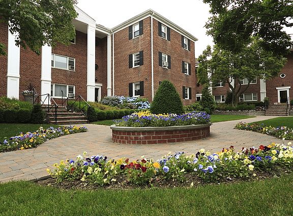 3rd image of 1833 Palmer Ave APT 1A