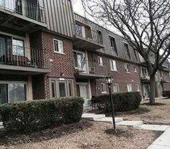 569 Fairway View Dr APT 3G, Wheeling, IL, 60090