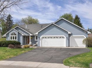8389 Urbandale Ln N, Maple Grove, MN 55311