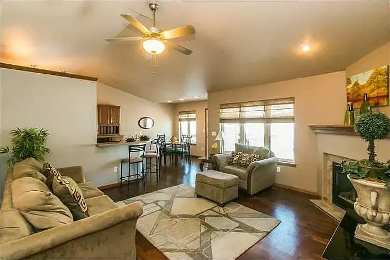 $2,500 | 5 Bedrooms 2 Bath | Deck | Finished basement | Fenced Yard — Photo 2