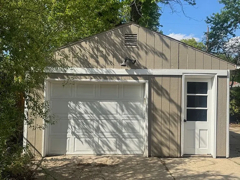 830 Judson St — Photo 13