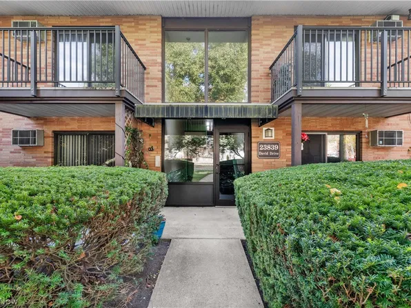 23839 David Dr Unit 201, North Olmsted, OH 44070