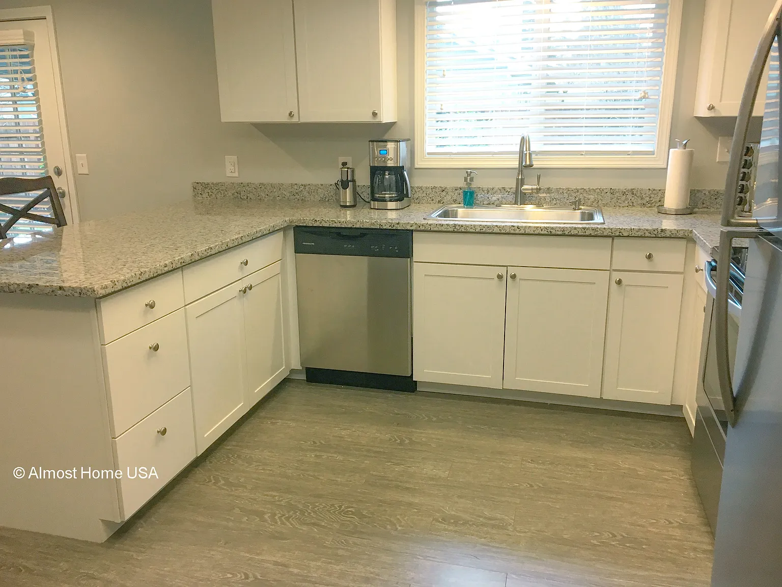 3775 Woodward Ct NE — Photo 3