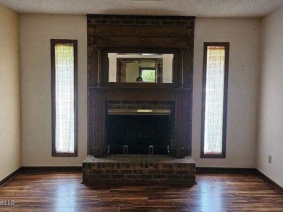 2nd image of 552 Central Ave