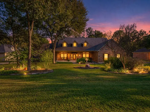 1838 Plum Creek Dr, Midlothian, TX 76065