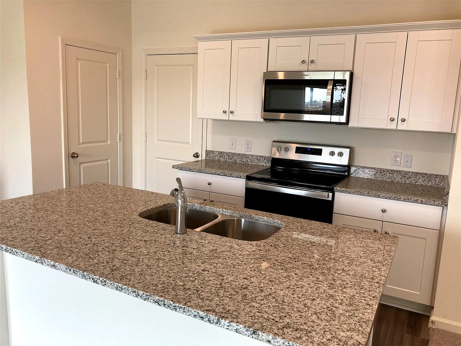 311 Madison Way — Photo 2
