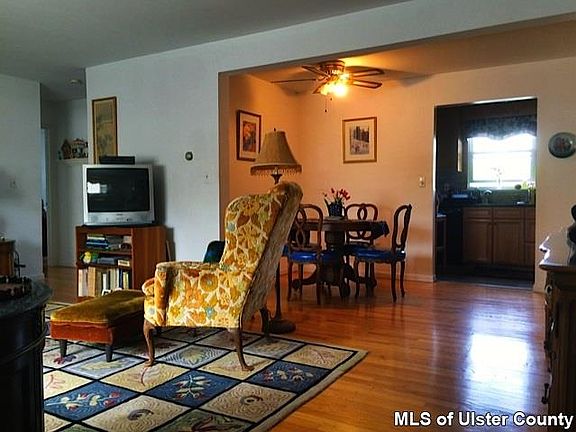 2nd image of 136 N Chestnut St APT 4A