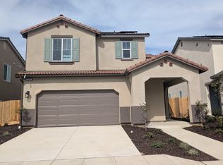 2896 E Escarpa Dr, Fresno, CA