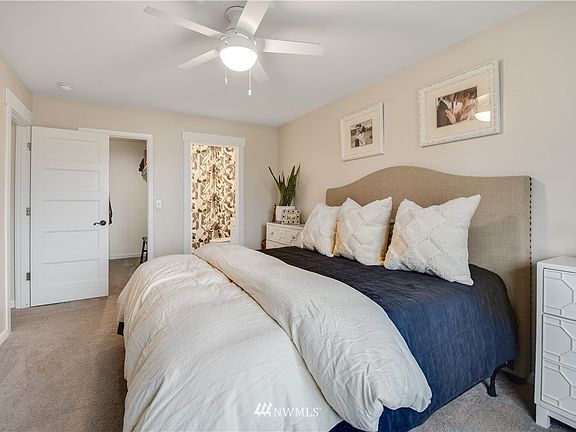 5th image of 11818 226th Avenue Ct E