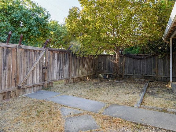 3rd image of 1360 Magnolia Drive