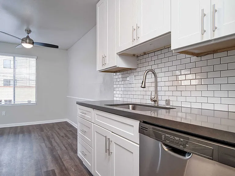 Los Robles Apartments — Photo 27