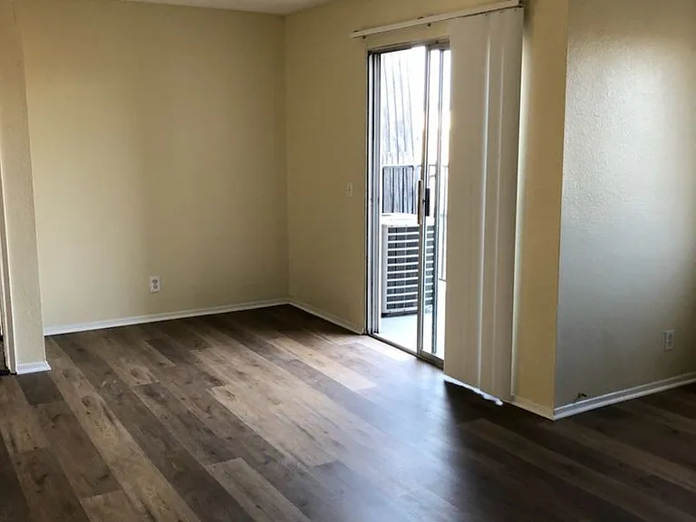 13517Trac — Photo 3