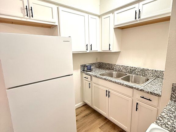 3rd image of 1429 E Cambridge Ave #A