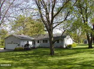 2717 Royal Oaks Dr, Freeport, IL 61032