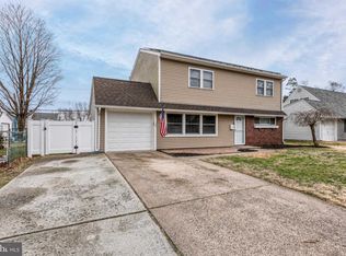 30 Kingapple Ln, Levittown, PA 19055
