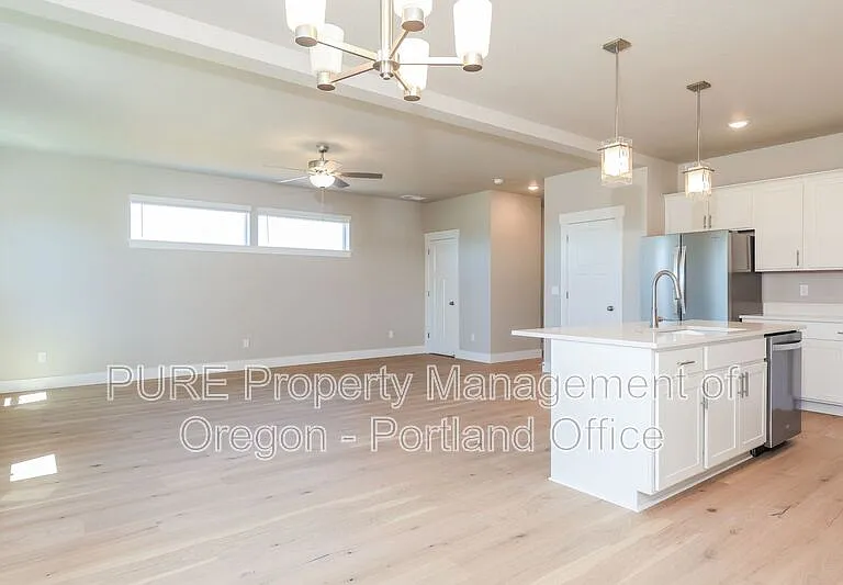 504 NE Trillium Dr — Photo 12