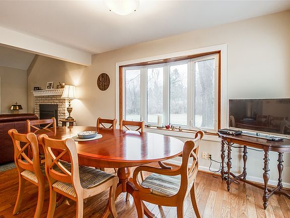 3rd image of 7040 Mancour Dr