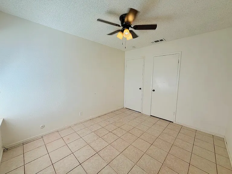 455 Columbia Ave — Photo 8