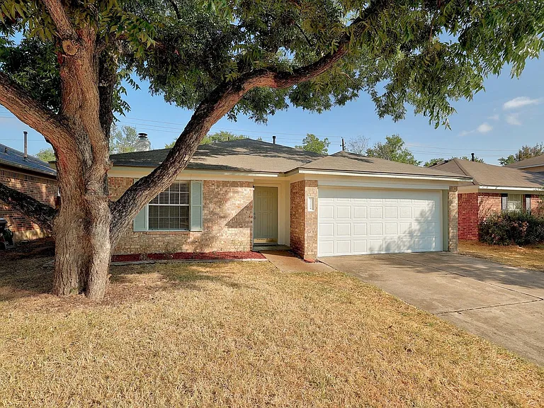 9724 Copper Creek Dr — Photo 2
