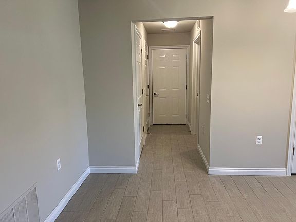 5th image of 56375 Newport Dr