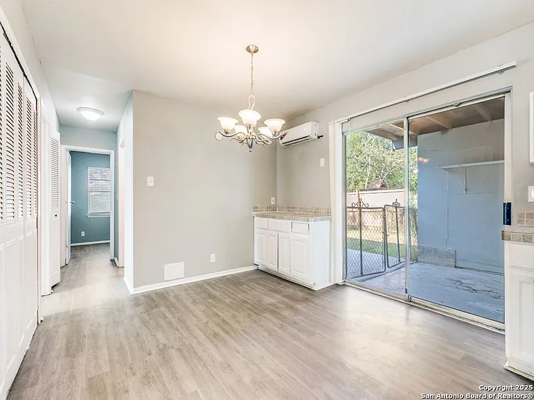 5830 Castle Yard — Photo 9