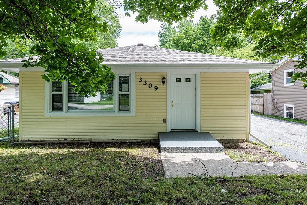 3 bed, 1118 sqft, $2,000 — Photo 1