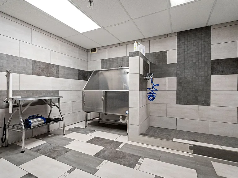 Lux Apartments — Photo 35