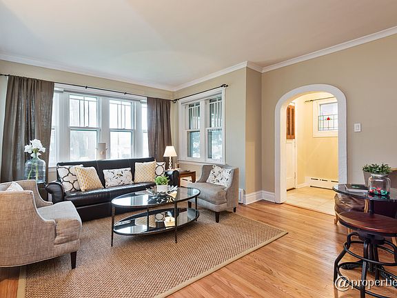 Foyer/Living Room