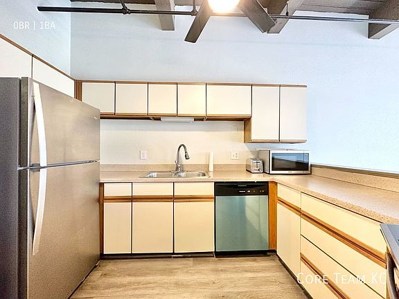 5th image of 306 W 8th St #412