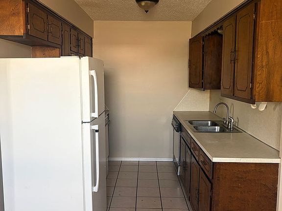3rd image of 300 E Knoxville St APT 1