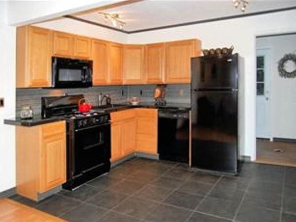 3rd image of 25 W 77th St