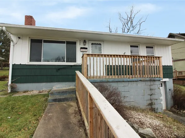 325 Center Ave, Oakdale, PA 15071