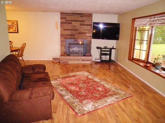 2nd image of 1002 SE 102nd Ave