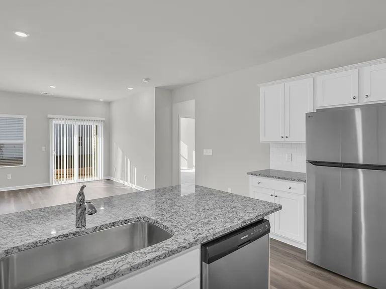 246 Arnette Dr — Photo 5