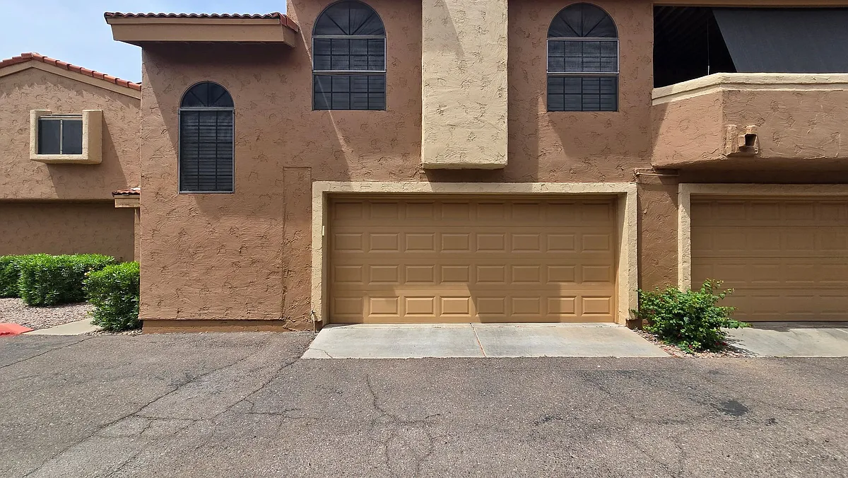 Building Photo - 5640 E Bell Rd #1038