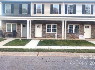 1558 Oak Leaf Dr NW, Hickory, NC 28601