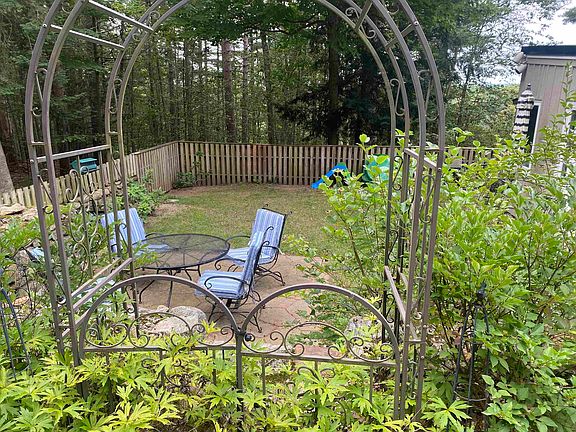 3rd image of 634 jewett Road