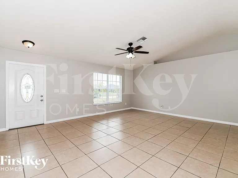 1412 NW 12th Pl — Photo 2