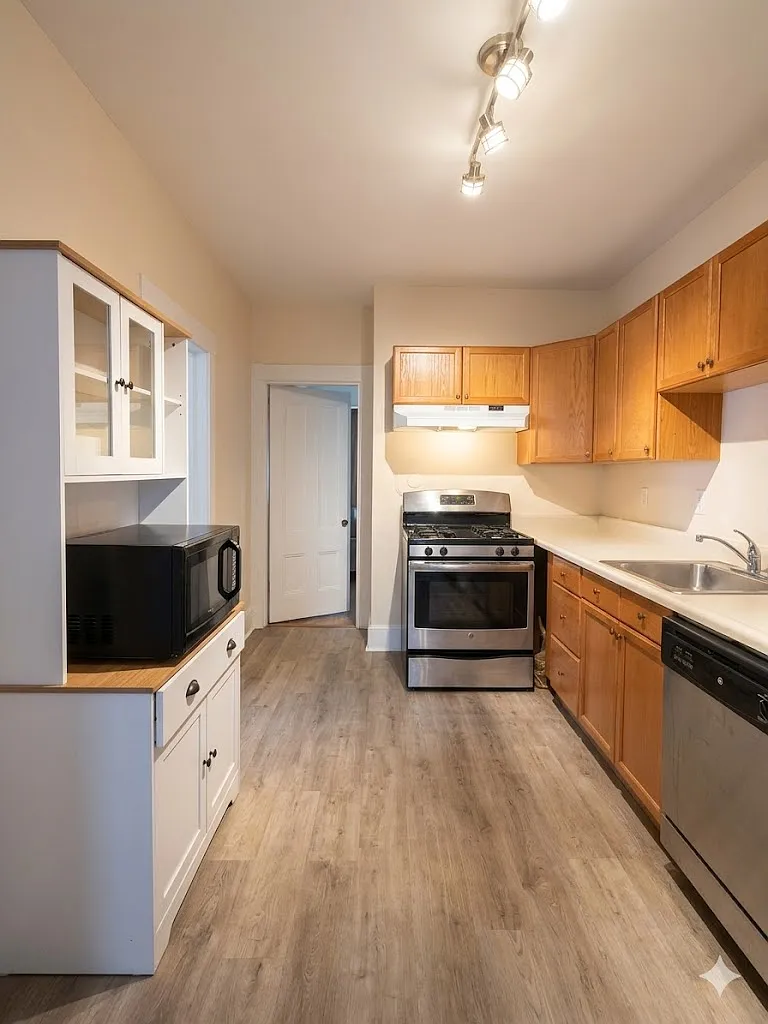 2 bed, 875 sqft, $2,975 — Photo 4