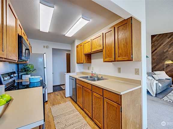 5th image of 26425 Pennsylvania Avenue NE #3
