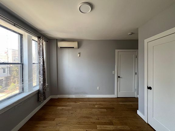 4th image of 84 Romaine Ave #5C