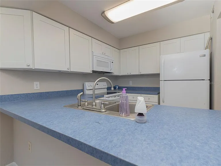 4356 SW 20th Ln — Photo 6