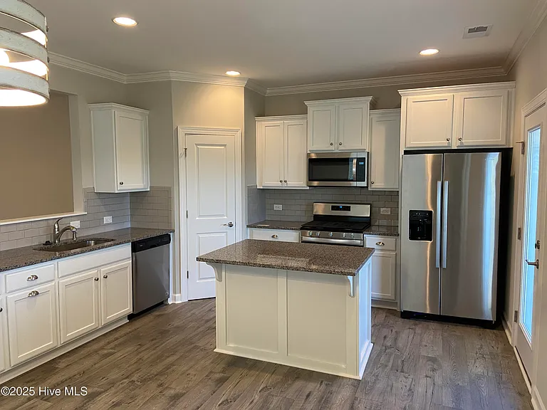 5872 Park West Cir — Photo 8