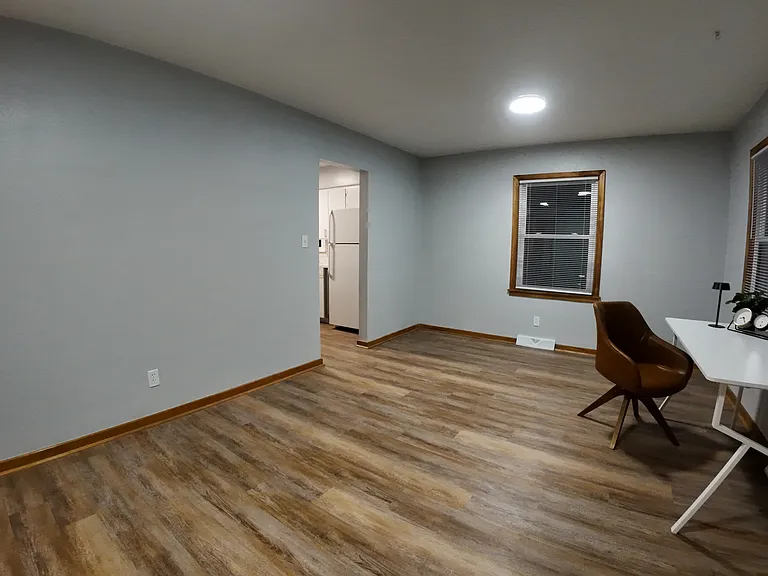 401 Ardmore St — Photo 2