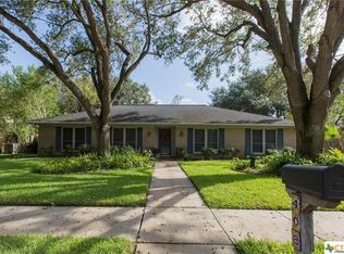 408 Maplewood Dr, Victoria, TX 77901