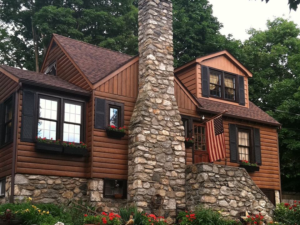 1st image of 40 Parkway Dr